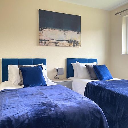 ברנסלי Stunning 3 Bedrooms House With Garden And Free Parking מראה חיצוני תמונה